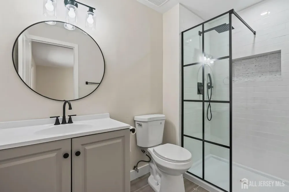 164 Kalmia Plaza #164A Monroe, NJ 08831