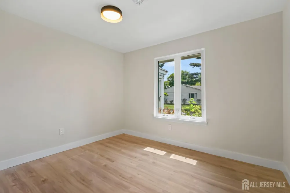 164 Kalmia Plaza #164A Monroe, NJ 08831