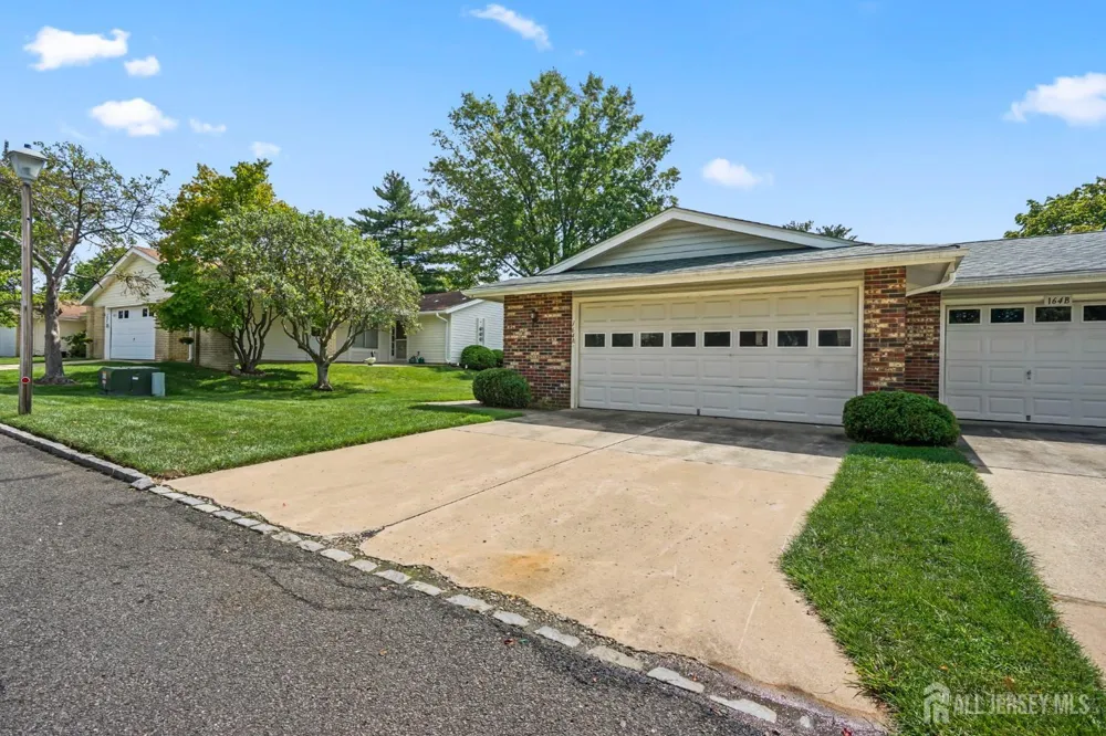 164 Kalmia Plaza #164A Monroe, NJ 08831
