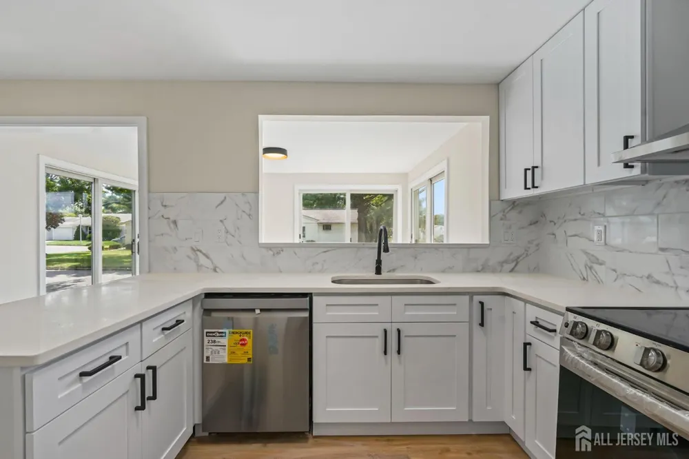 164 Kalmia Plaza #164A Monroe, NJ 08831