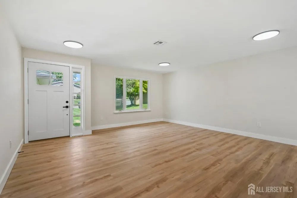 164 Kalmia Plaza #164A Monroe, NJ 08831