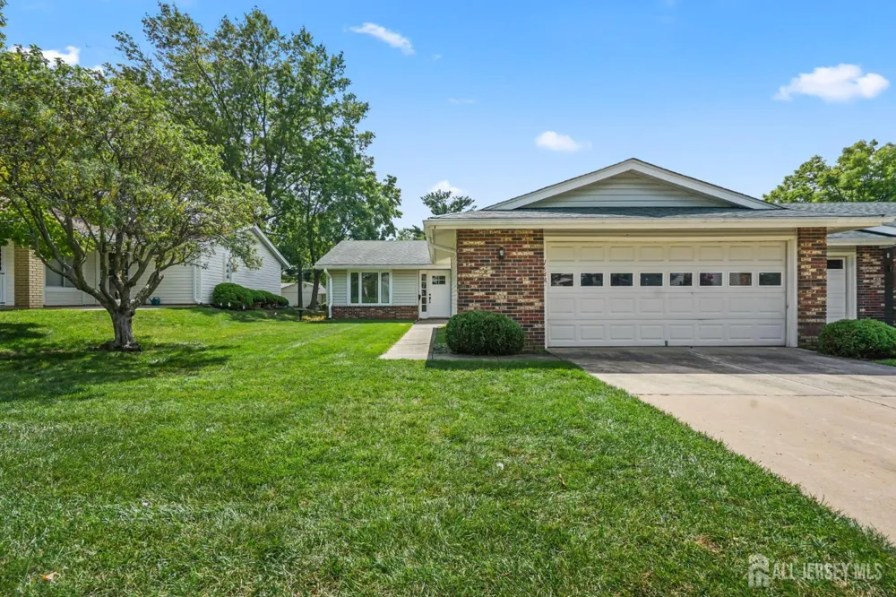 164 Kalmia Plaza #164A Monroe, NJ 08831