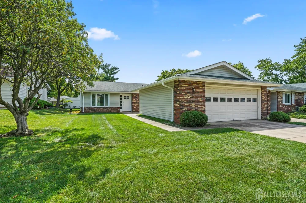 164 Kalmia Plaza #164A Monroe, NJ 08831
