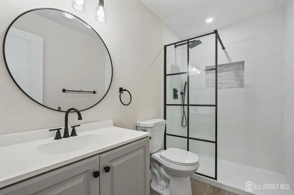 164 Kalmia Plaza #164A Monroe, NJ 08831