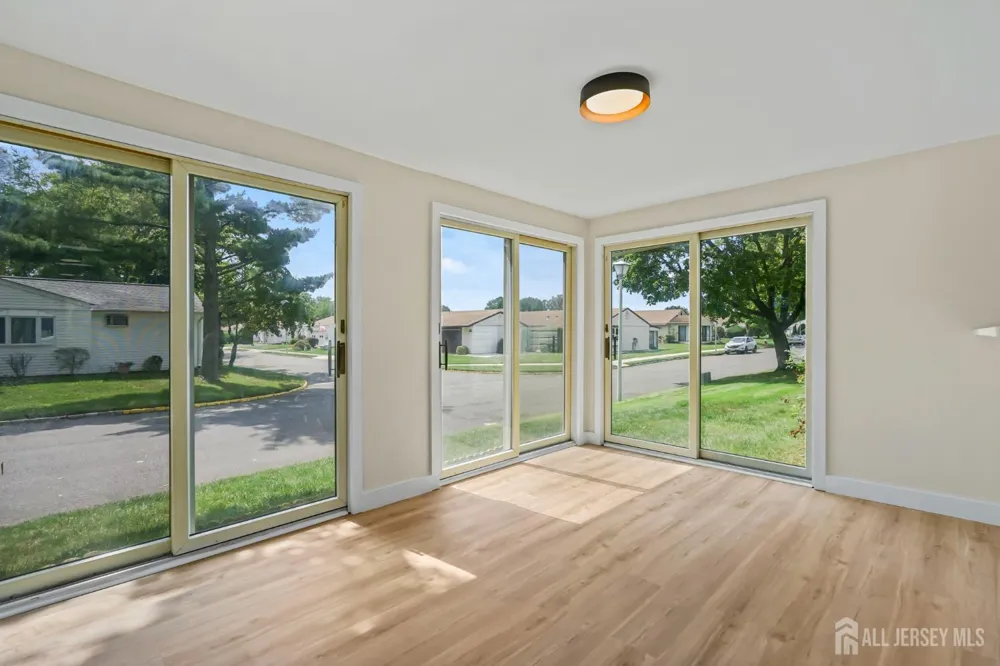 164 Kalmia Plaza #164A Monroe, NJ 08831