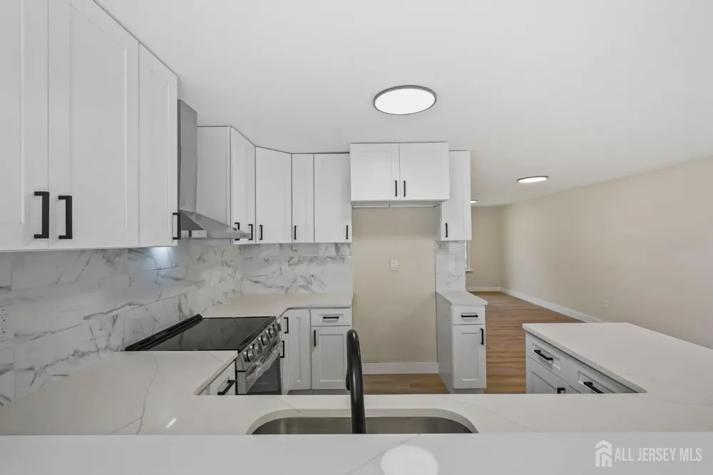 164 Kalmia Plaza #164A Monroe, NJ 08831