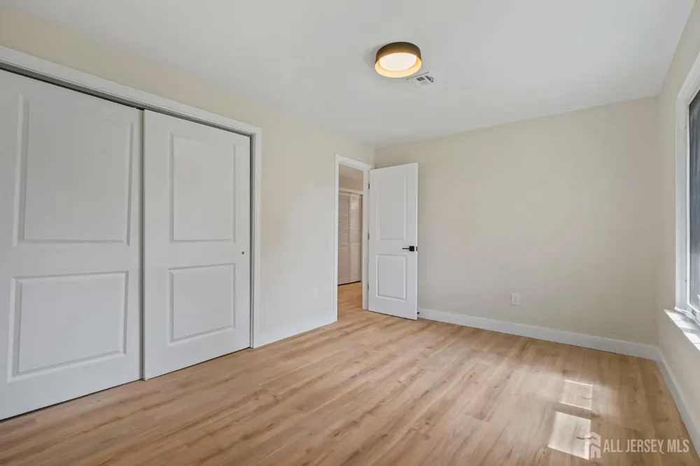 164 Kalmia Plaza #164A Monroe, NJ 08831