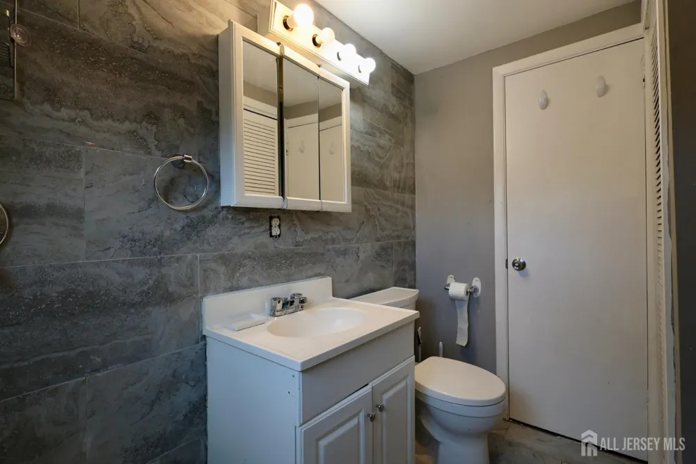 48 Buchanan Avenue Sayreville, NJ 08859