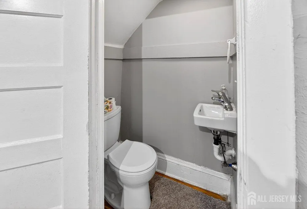 53 Sanhican Drive Trenton, NJ 08618