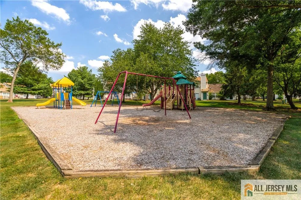 130 Winchester Way Franklin, NJ 08873