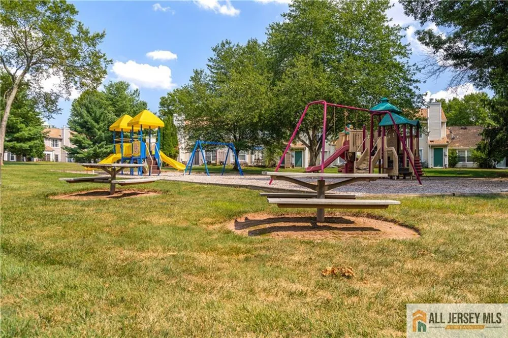 130 Winchester Way Franklin, NJ 08873