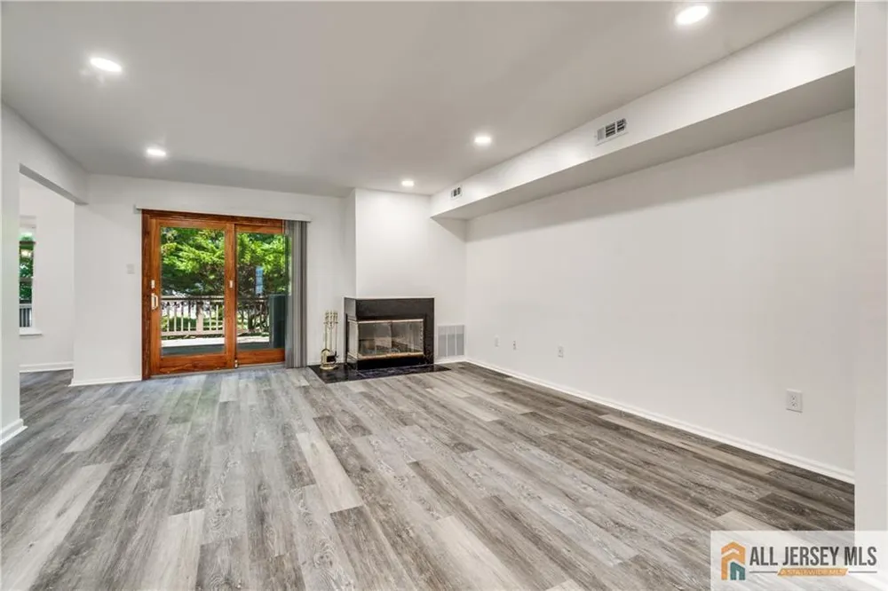 130 Winchester Way Franklin, NJ 08873