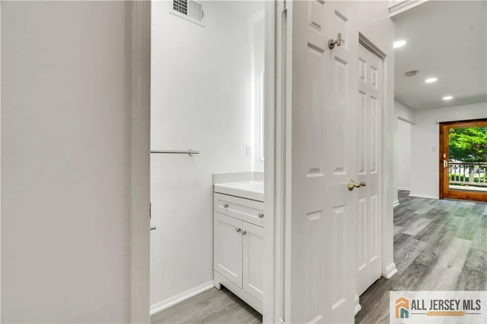 130 Winchester Way Franklin, NJ 08873