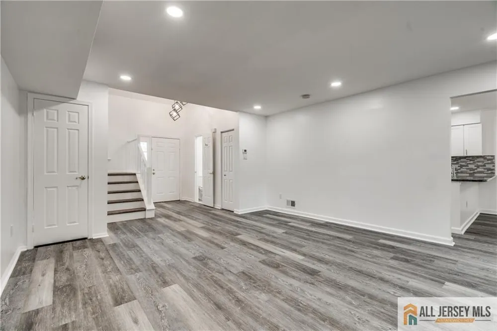 130 Winchester Way Franklin, NJ 08873