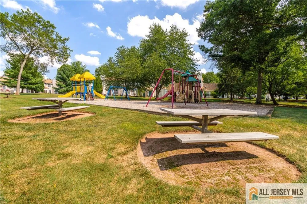 130 Winchester Way Franklin, NJ 08873