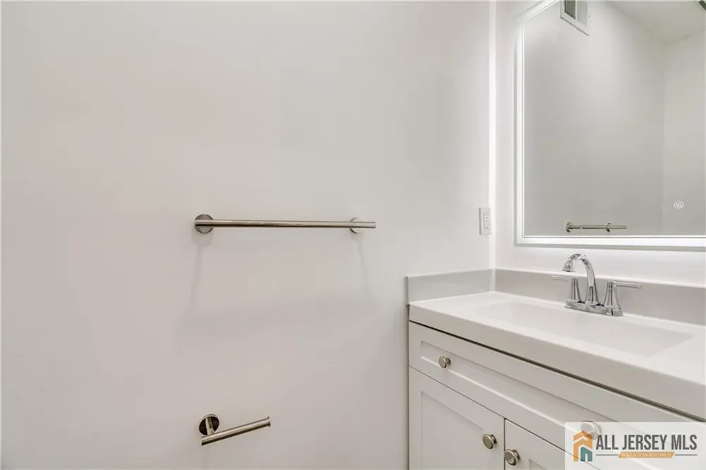 130 Winchester Way Franklin, NJ 08873