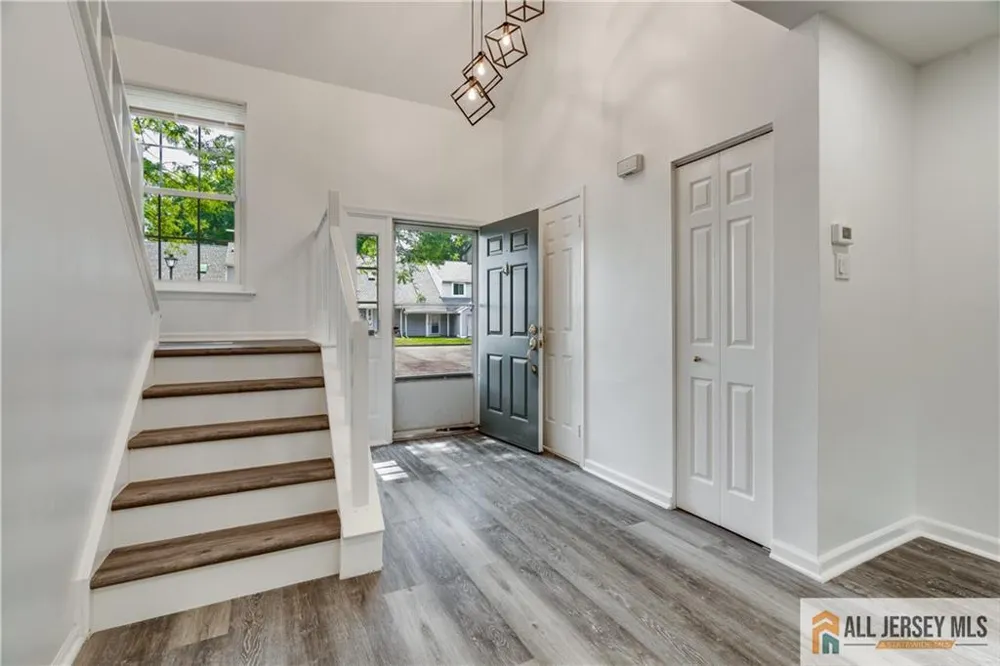 130 Winchester Way Franklin, NJ 08873