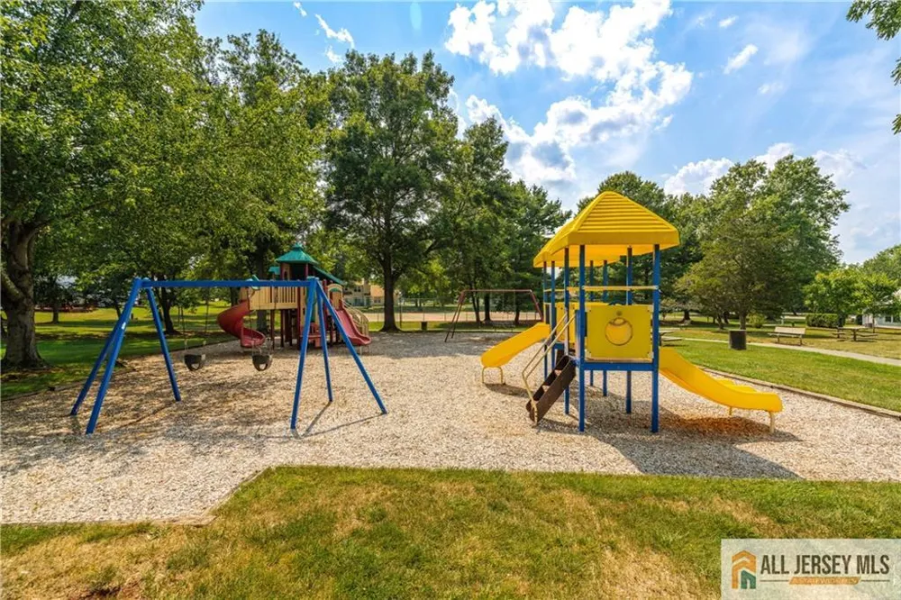 130 Winchester Way Franklin, NJ 08873