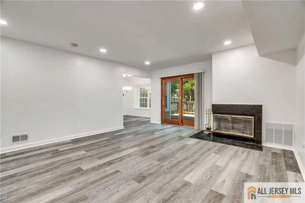 130 Winchester Way Franklin, NJ 08873