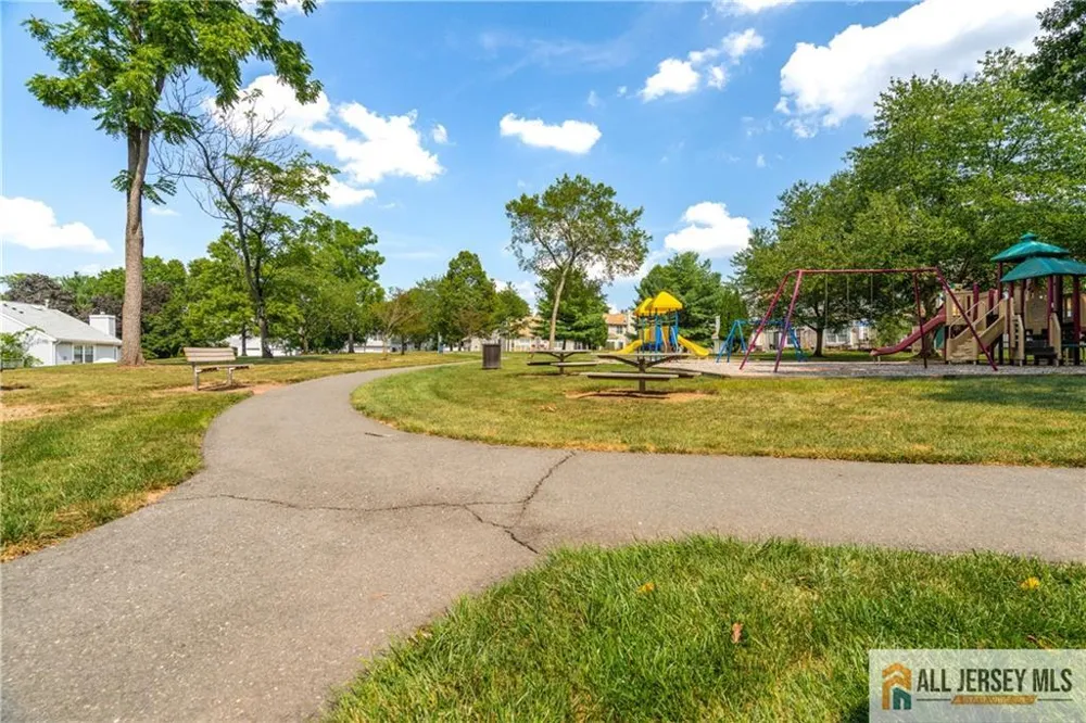 130 Winchester Way Franklin, NJ 08873