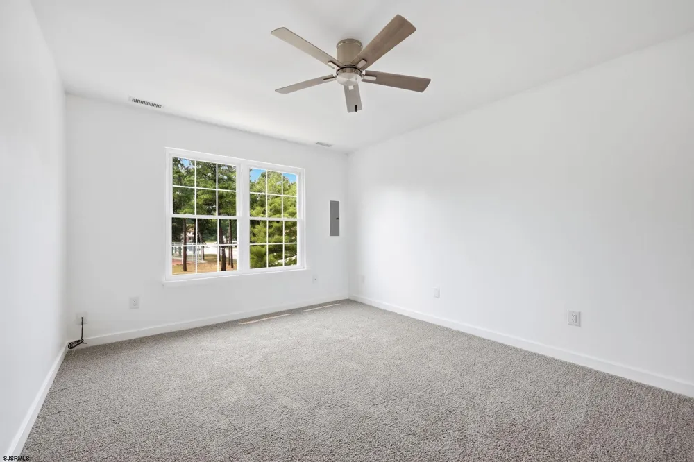 3103 Woodlands Dr Mays Landing, NJ 08330