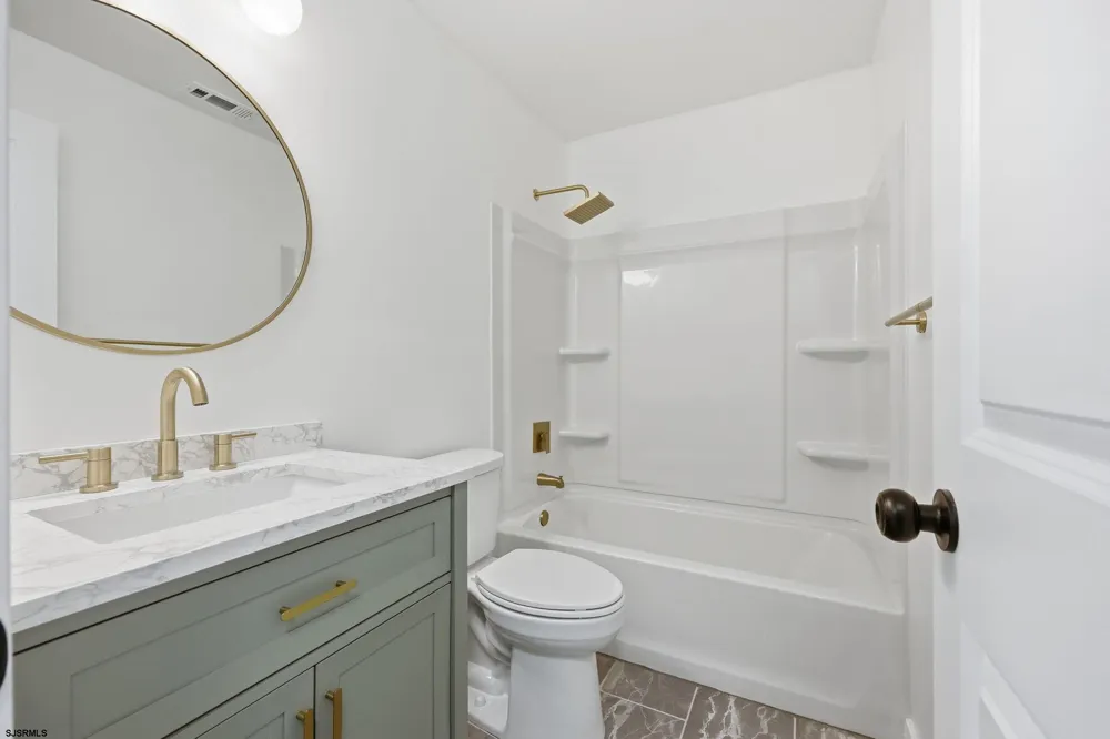 3103 Woodlands Dr Mays Landing, NJ 08330