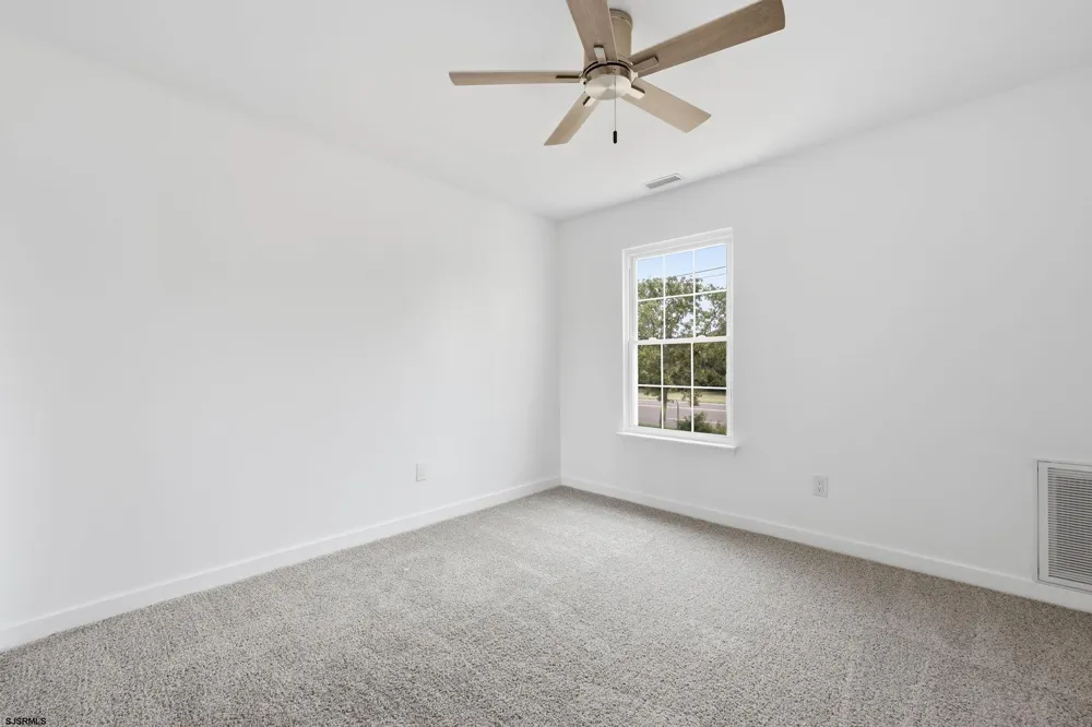 3103 Woodlands Dr Mays Landing, NJ 08330