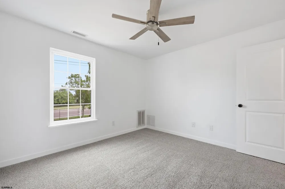 3103 Woodlands Dr Mays Landing, NJ 08330