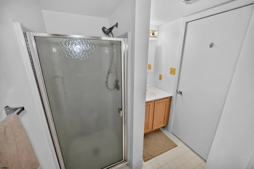 4301 Dolphin Ave Northfield, NJ 08225