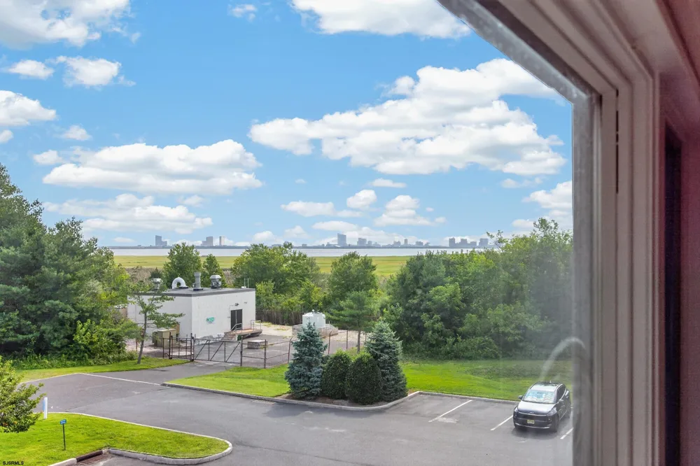 4301 Dolphin Ave Northfield, NJ 08225