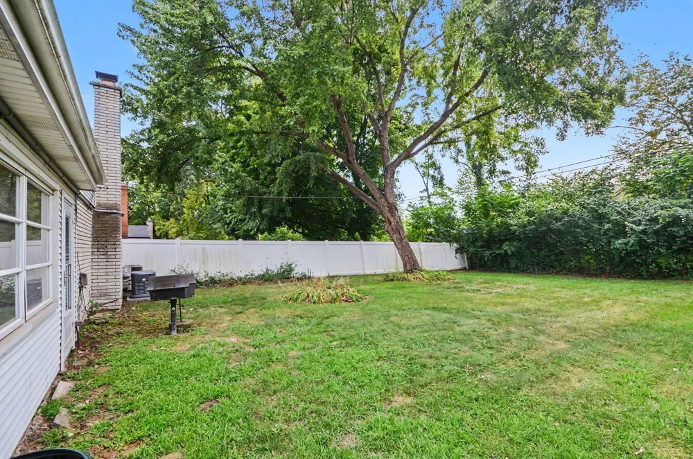 7917 Kaiser Street Canton, MI 48187