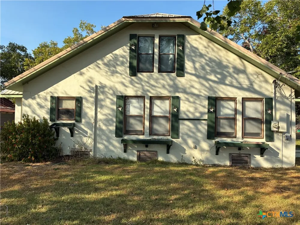 1603 Avenue J Shiner, TX 77984