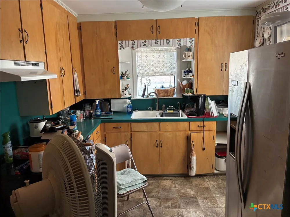 1603 Avenue J Shiner, TX 77984