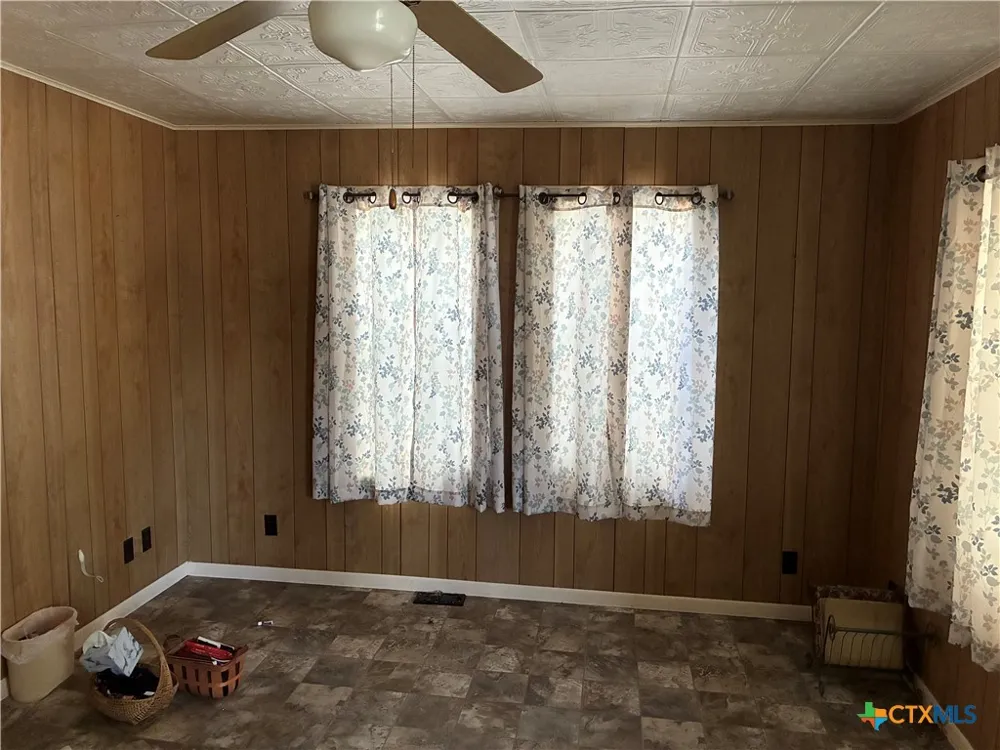 1603 Avenue J Shiner, TX 77984