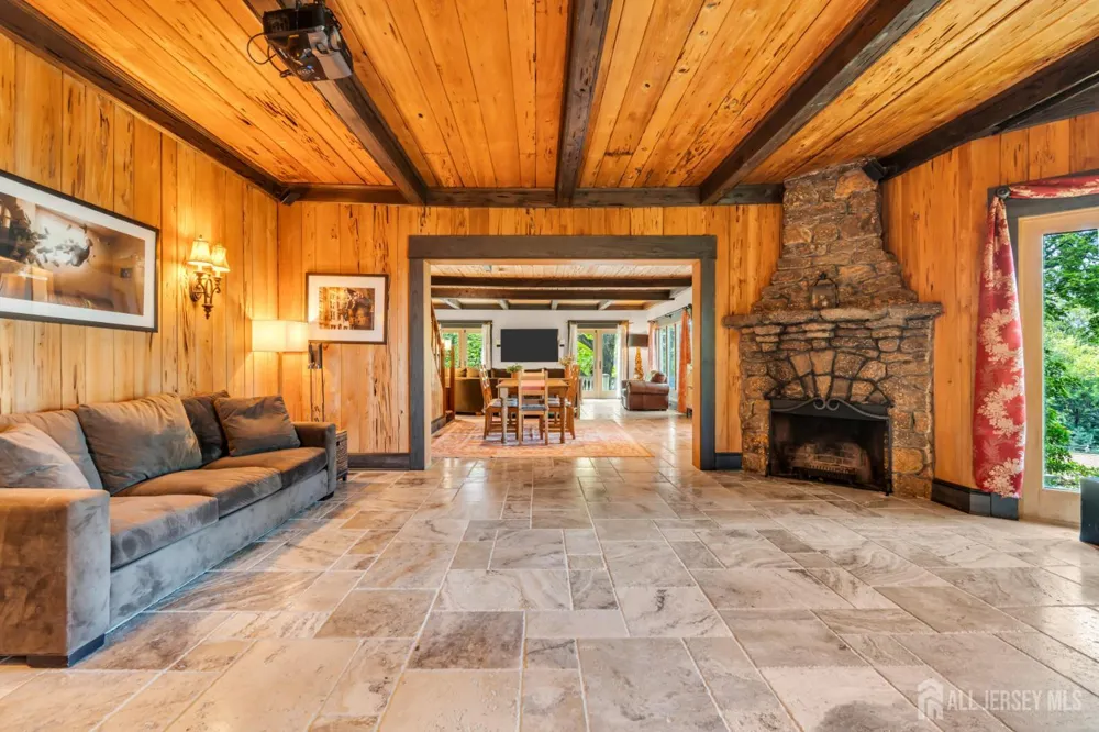 50 Hooper Avenue Atlantic Highlands, NJ 07716