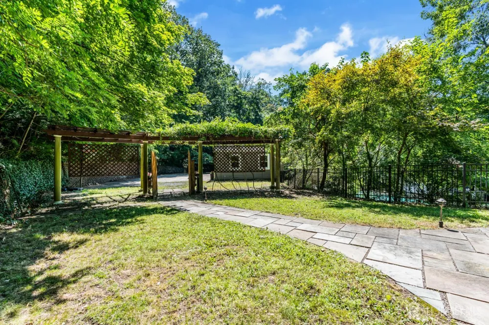 50 Hooper Avenue Atlantic Highlands, NJ 07716