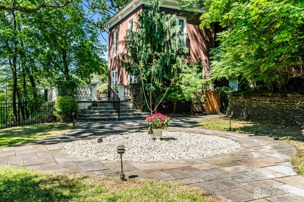50 Hooper Avenue Atlantic Highlands, NJ 07716