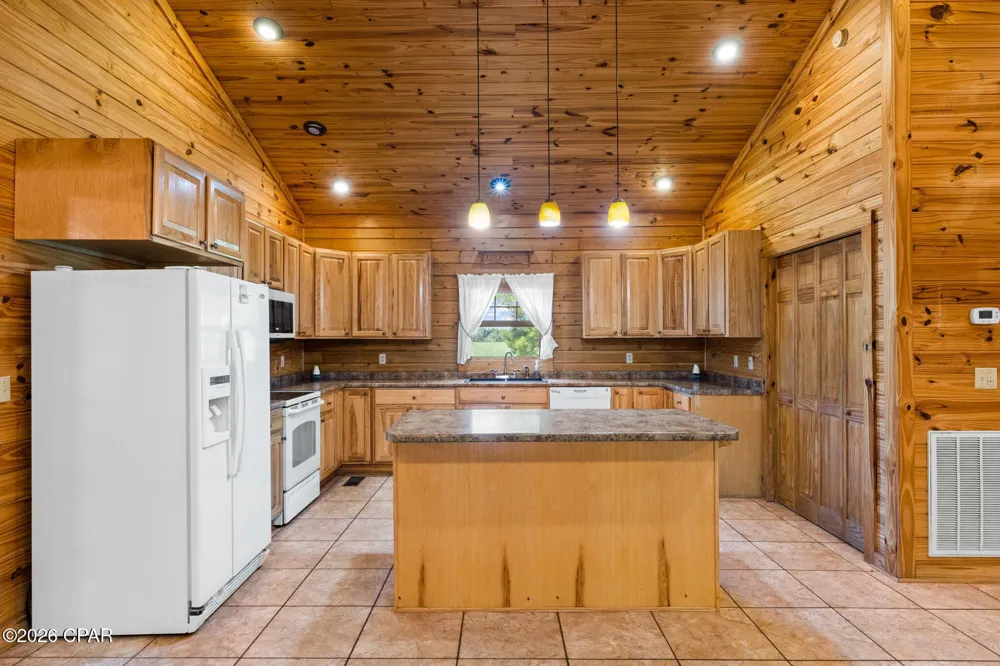 5714 Concord Road Bascom, FL 32423