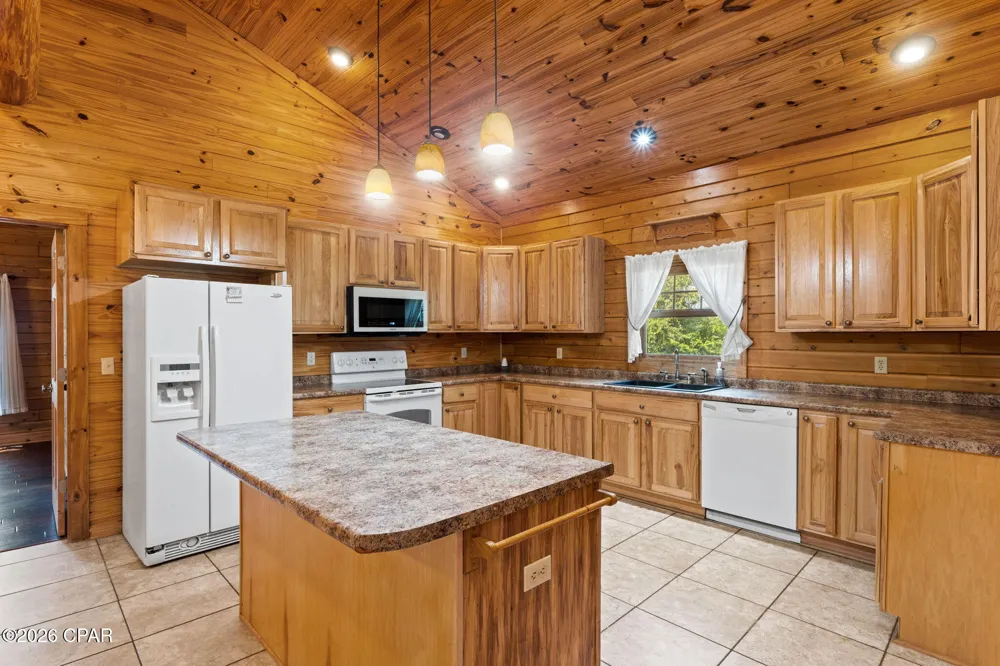 5714 Concord Road Bascom, FL 32423