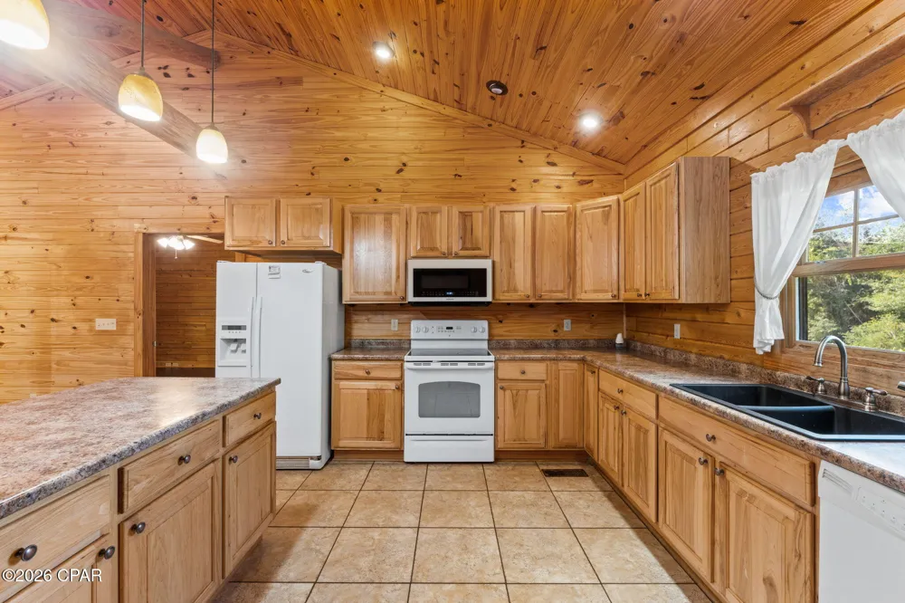5714 Concord Road Bascom, FL 32423
