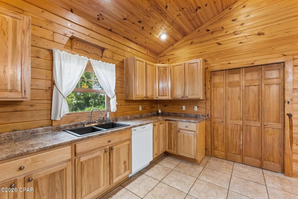 5714 Concord Road Bascom, FL 32423