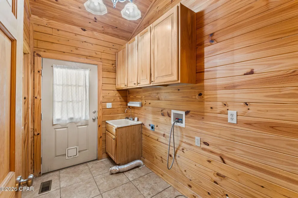 5714 Concord Road Bascom, FL 32423