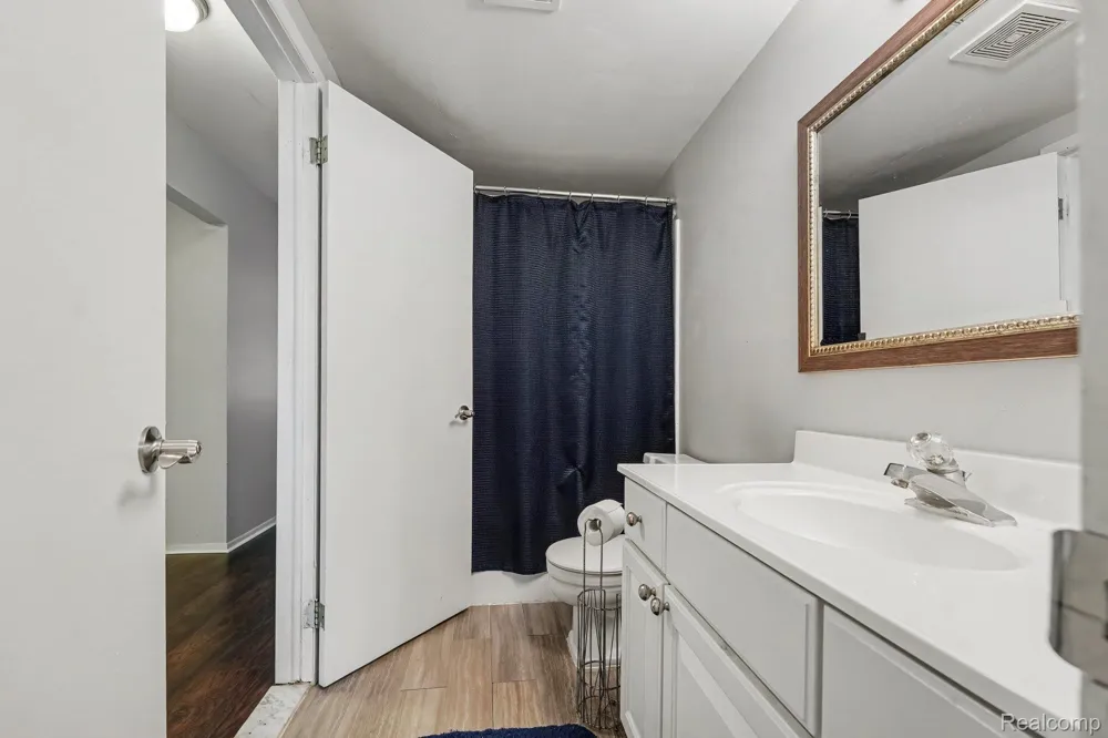 1683 Riverside Drive #2 Rochester Hills City, MI 48309