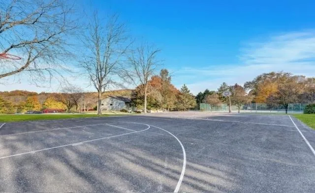 905 SPRUCE HILLS DR Glen Gardner, NJ 08826