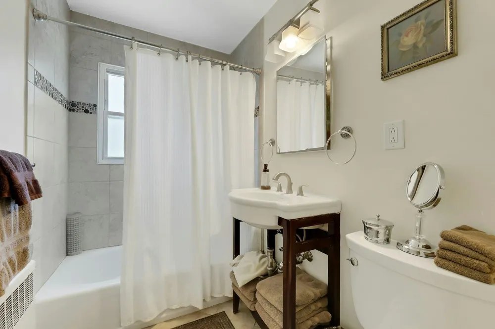 27 73RD ST North Bergen, NJ 07047