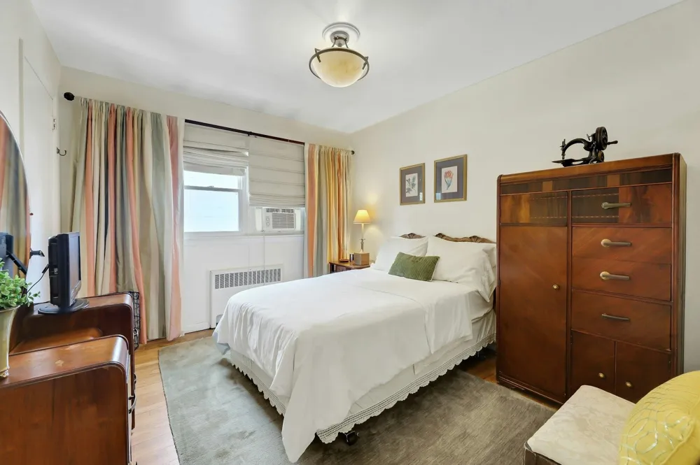 27 73RD ST North Bergen, NJ 07047