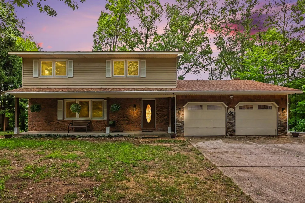 127 E Maple Street Fruitport, MI 49415