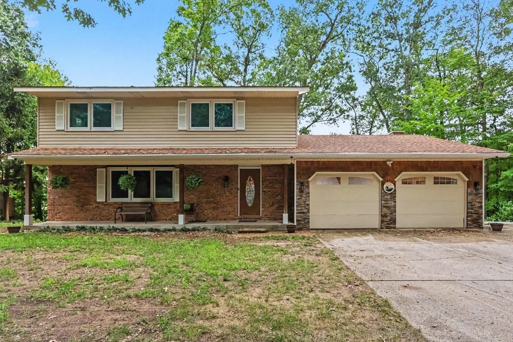 127 E Maple Street Fruitport, MI 49415