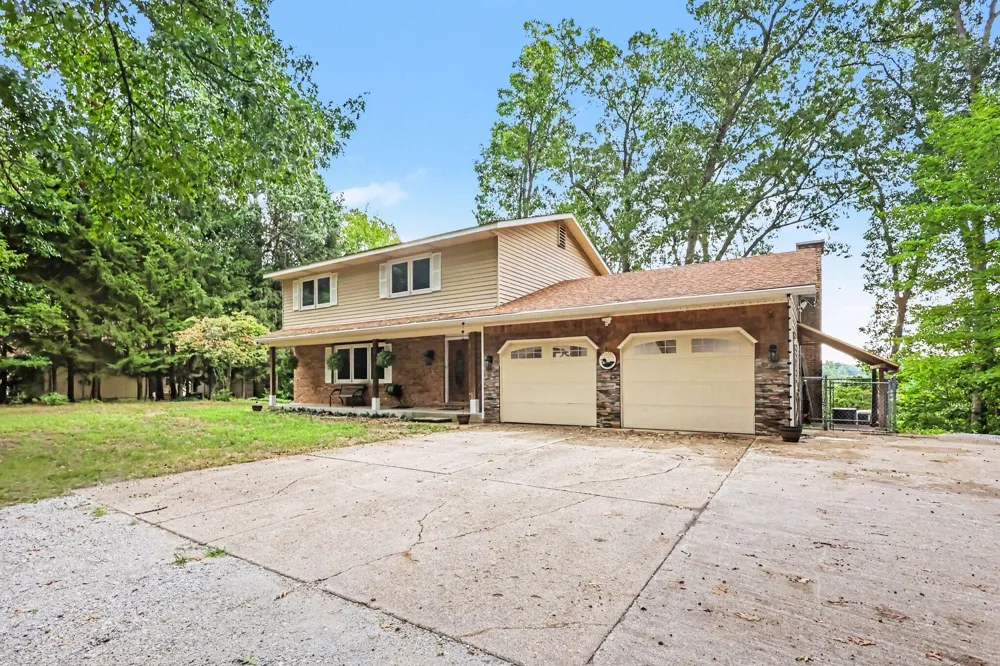 127 E Maple Street Fruitport, MI 49415