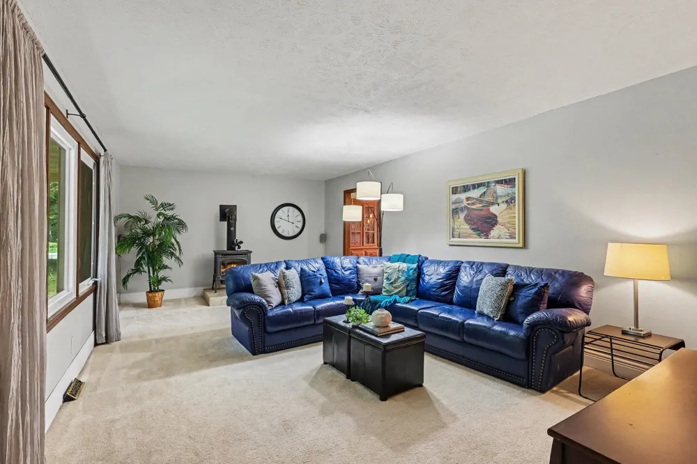 127 E Maple Street Fruitport, MI 49415